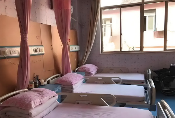 黄奕女儿不读书想去韩国当练习生，颜值是硬伤
