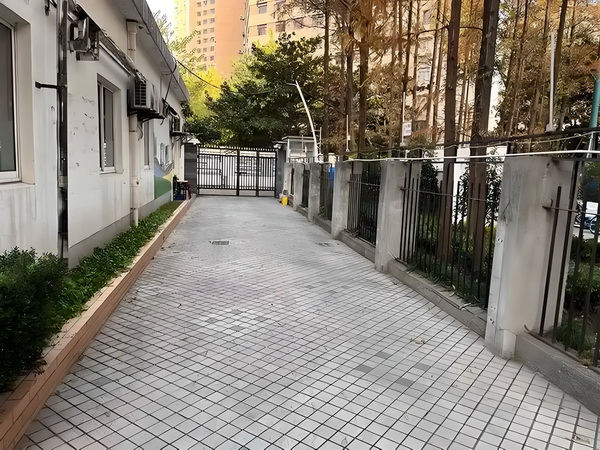 姜文硬着头皮上，爹味尚可接受
